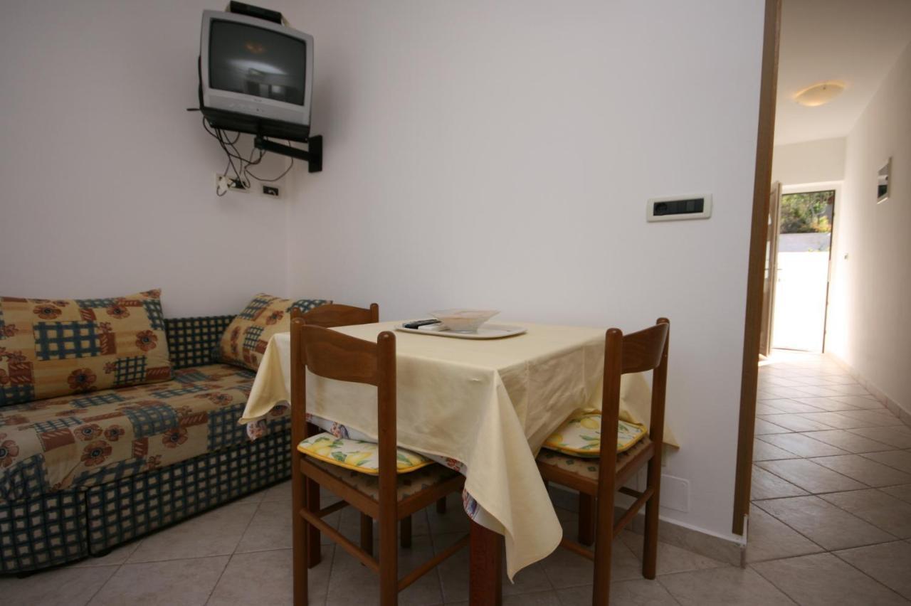 Apartments By The Sea Stara Novalja, Pag - 6301 מראה חיצוני תמונה